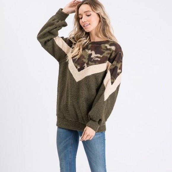 NWT!!!  Olive Green and Cream Chevron & Camouflage Pullover in Fleece - Picture 5 of 10